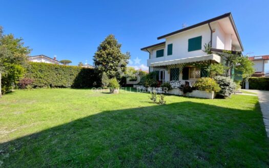 Villa in Affitto a Forte dei Marmi Centro
