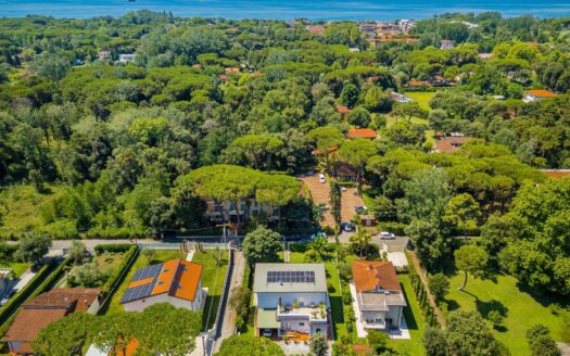 Villa in Vendita a Massa Ronchi