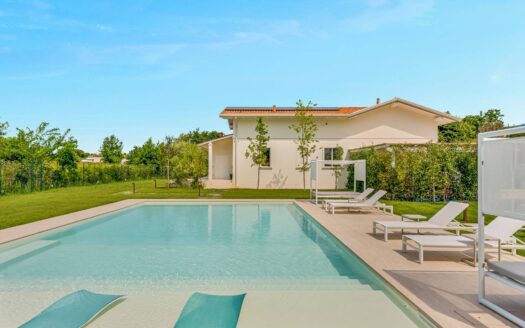 Villa in Vendita a Forte dei Marmi Caranna