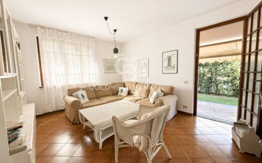 Villa bifamiliare in Vendita a Forte dei Marmi Centro