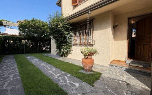 Villa bifamiliare in Vendita a Forte dei Marmi Centro
