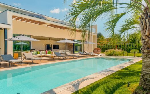 Villa in Vendita a Forte dei Marmi Centro