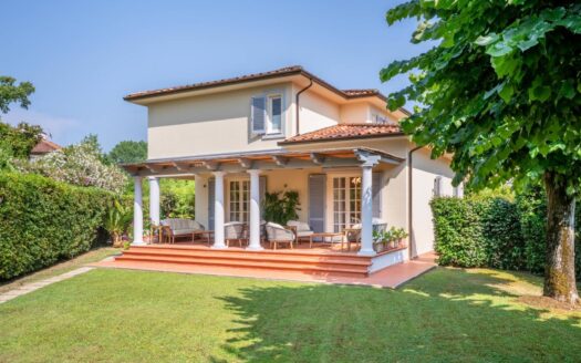 Villa in Vendita a Forte dei Marmi Vittoria Apuana