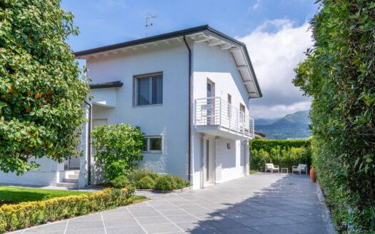 Villa in Vendita a Montignoso Cinquale
