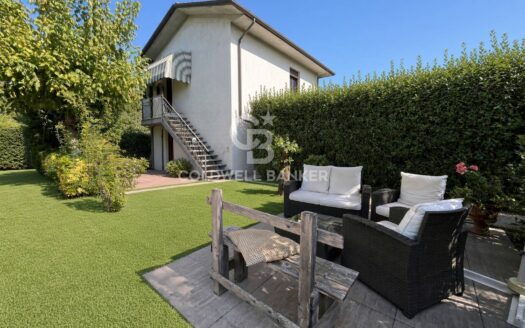 Villa bifamiliare in Vendita a Forte dei Marmi Caranna