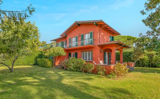 Villa in Vendita a Forte dei Marmi Caranna